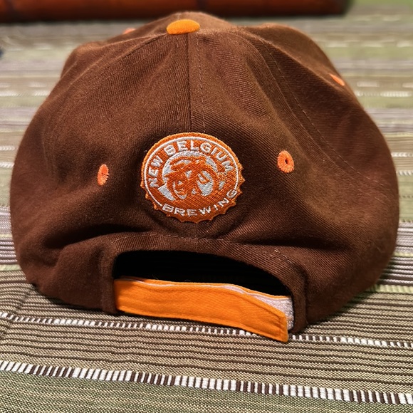 Winking Lizard hat - Picture 2 of 3